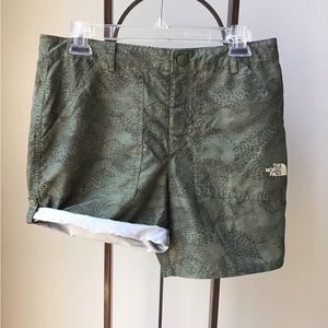 The North Face Amphibious Shorts Adjustable Waist Lightweight Hiking Shorts Girl